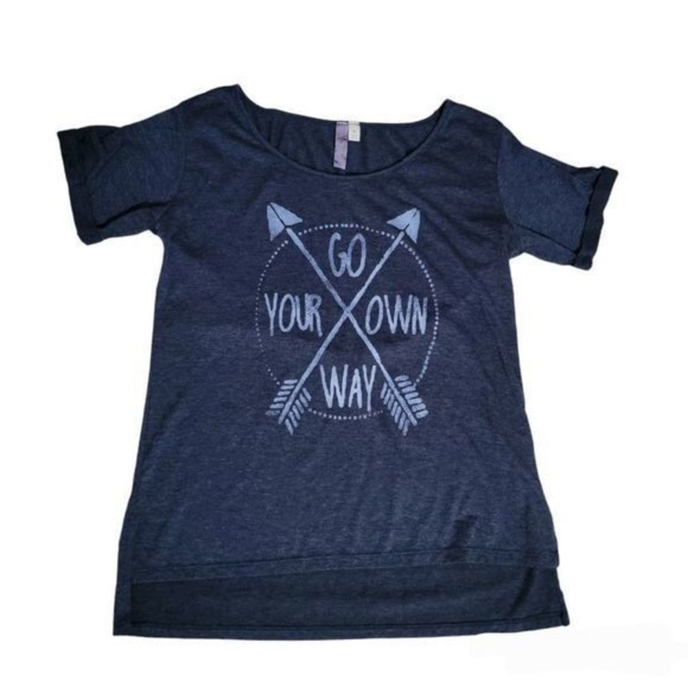 ALYA‎ women's tshirt GO YOUR OWN WAY size medium arrows navy blue short sleeve
